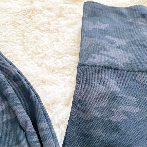 Spanx Look at Me Now Camo Leggings Small - Picture 7 of 8